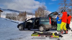 Volvo XC70 cold start and skiing with friends.