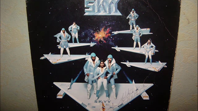 SKYY - HIGH смотреть онлайн