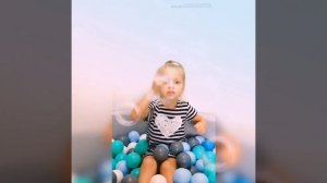 Ника читает стишок. Стихотворение про воспитателей