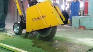 Резка бетонной плиты резчиком швов Сплитстоун