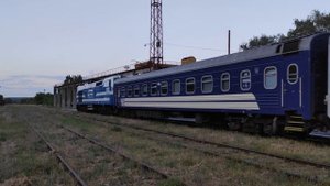 [CFM] Тепловоз ТЭ33АС-3004 с поездом №351 Кишинёв - Киев, отправление со станции Унгены
