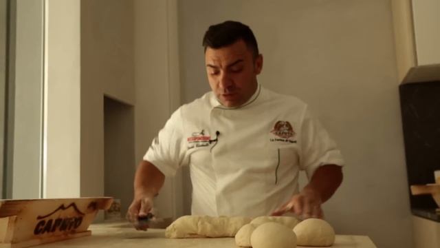 Pizza napoletana fatta in casa: la ricetta di Davide Civitiello