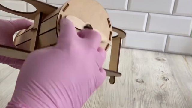 Самолёт из дерева на 23 февраля;