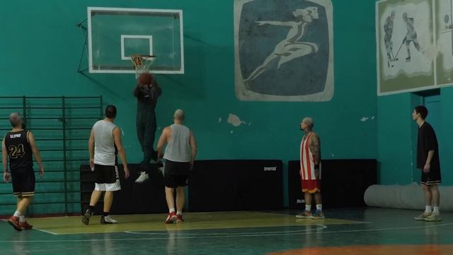 Профи притворился УБОРЩИКОМ на Баскетболе #3 | Cleaner Basketball Prank
