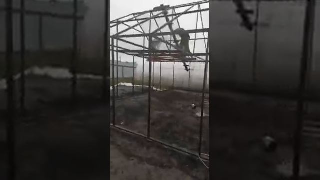 Укладываем поликарбонат. Погода не радует. смотреть онлайн