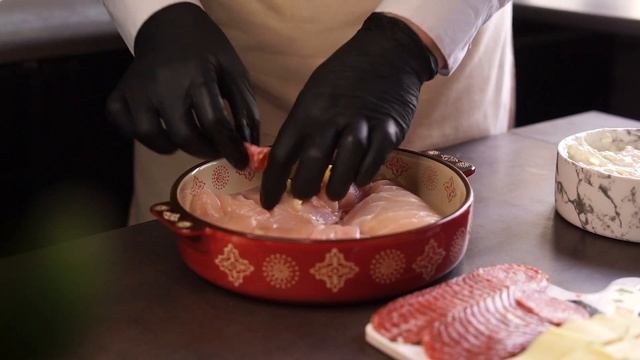 Самое вкусное второе из курицы. Куриная грудка под сырной шапкой