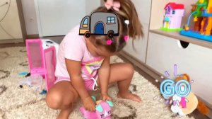 😜Ева играет с мамой и показывает свою комнату и игрушки 😍