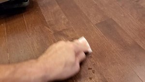 How to fix floor scratches. Как подкрасить царапины пола