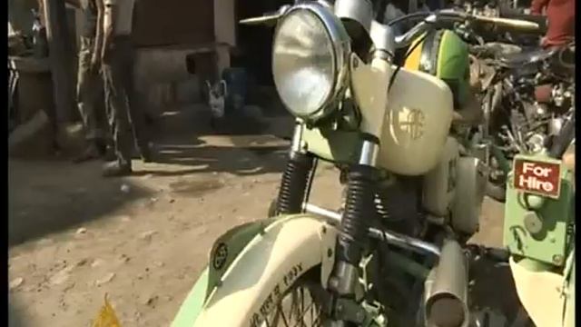 Royal Enfield opens up for the twists ahead смотреть онлайн