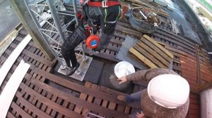 Подъем на конструкцию с применением самостраховки - СИЗ Венто.