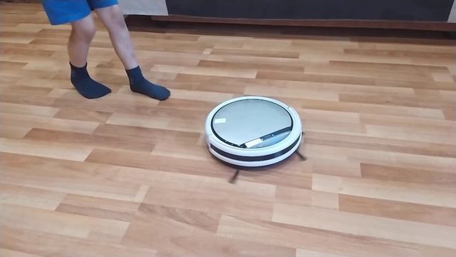 Робот - пылесос ILIFE V50 смотреть онлайн