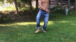 Как начать утро с йоги показывает Александр Кан