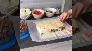 Мясной пирог из слоеного теста?