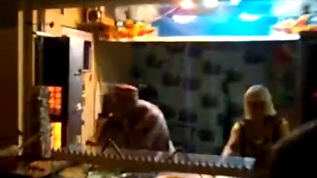 Шавермщик развлекает туристов смотреть онлайн