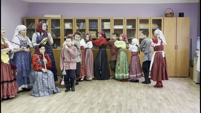 Фольклорный ансамбль "Травонька" - хороводная Брянской области  "Заплетися плетень"