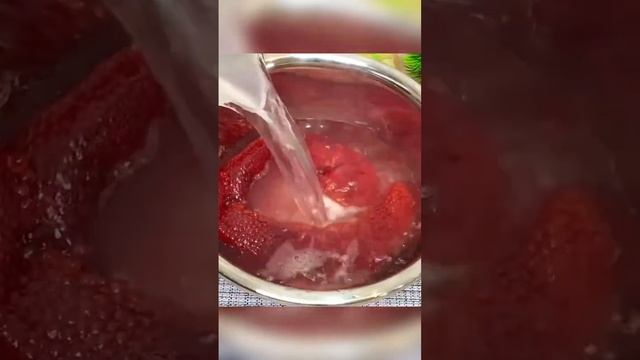 А как вы солите красную икру? #рецепты #shorts #рецепт смотреть онлайн