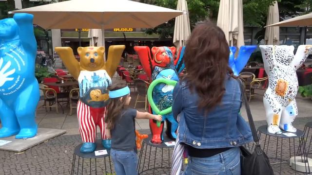 United Buddy Bears в Берлине смотреть онлайн