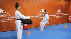 Бьют НОГАМИ СО СКОРОСТЬЮ ПУЛИ   Тренировка тхэквондо  ОЧЕНЬ ОПАСНЫЕ РЕБЯТА