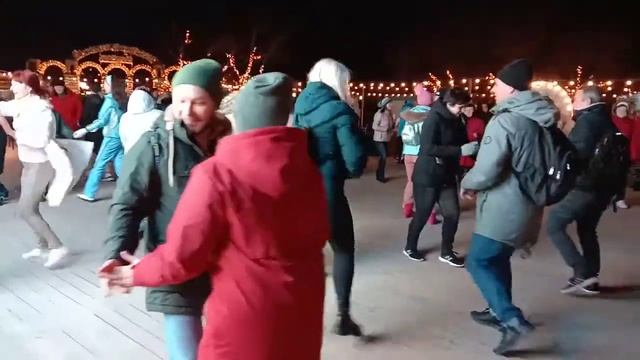 Танцы делают нас счастливыми.Анапа. январь 2022 смотреть онлайн