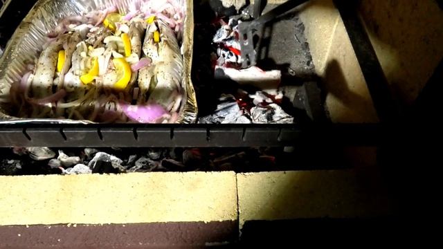 Вкусная скумбрия на огне. Три вида жарки / на решетке / в фольге / в противне (эксперимент) ;-) смотреть онлайн