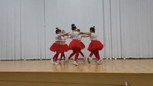 Гимнастика танцы. Красиво танцуют дети