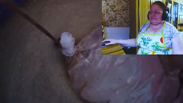 МАМА СМОТРИТ "МАМИКС - 1000 ЛИТРОВ КОКА-КОЛЫ VS МЕНТОС 2" РЕАКЦИЯ МАМКИ НА МАМИКСА смотреть онлайн