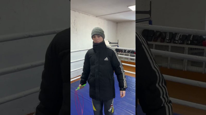 У каждого в зале есть кто вес гоняет и тот кто батончики лопает