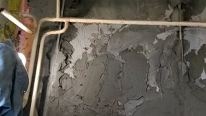 @238 Поштукатурил стену с газовой трубой .