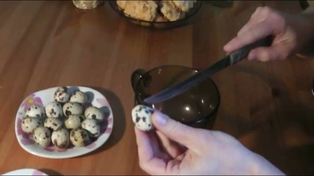 Как легко очистить перепелиные яйца.