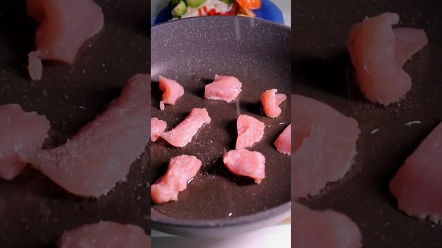 Рис/карри/базилик/индейка/томат/лук/чили/осьминог 🔥 #food #cooking