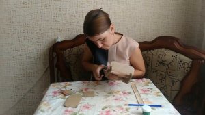 Как сделать маленькую кровать для куклы из картона