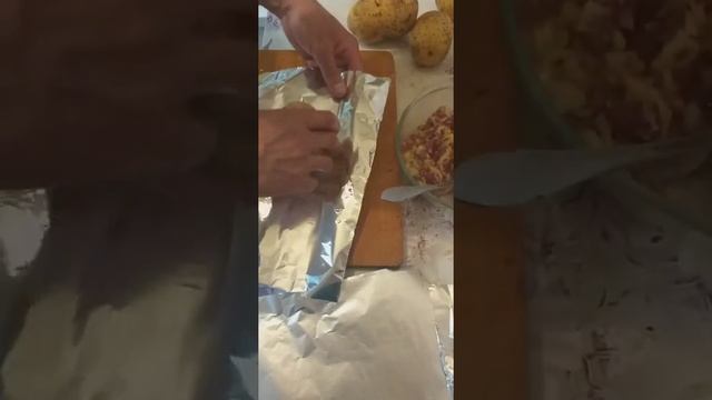 Шурпа в горшочке  и фаршированная картошка запечённая в духовке.
