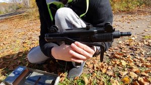 Стреляем из УЗИ (Mini Uzi Umarex)
