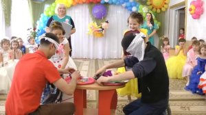 Игра с папами на выпускном 2016.