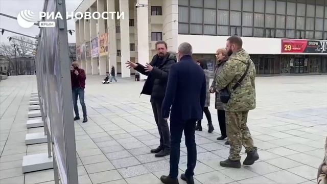 В Симферополе открыли фотовыставку "Герои СВО".
