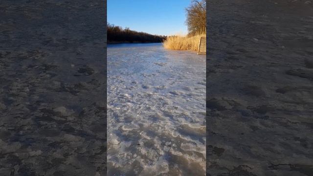 лед на реке Самара в Орловщине Новомосковского района Днепропетровской области в феврале 2022