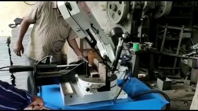 VK-220 Semi Automatic Horizontal Bandsaw Machine смотреть онлайн