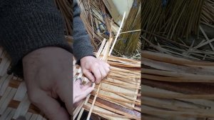 Ловите идею. Очень здорово получается. Плетение из лозы.