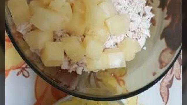 Новогодний салат Курица с ананасами с виноградом. смотреть онлайн