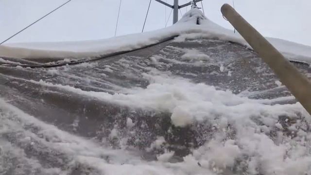 Зимняя жизнь яхт в Москве смотреть онлайн