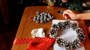 Делаем Новогодний венок из шишек.