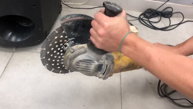 УШМ деволт смотреть онлайн