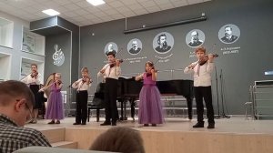 Петербургский "Синий платочек".Исп.ансамбль скрипачей, руководитель Тверскова Т.В.