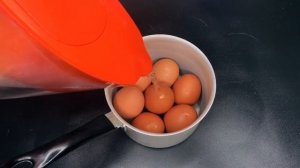 Шеф повар подсказал, как варить яйца, чтобы они чистились за пару секунд