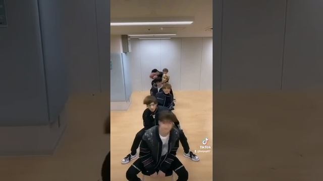 STRAY KIDS смотреть онлайн