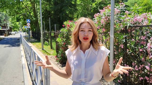 Какой микрорайон изображен на гербе города Сочи? Где ровно, зелено и красиво?