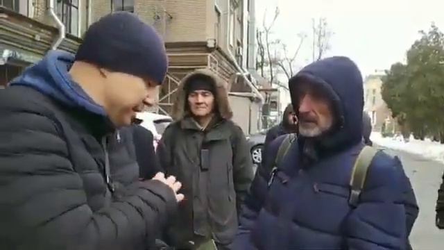 Директор департамента образования сбежал, громада идёт к мэру Буряку с вопросами! 2часть. смотреть онлайн