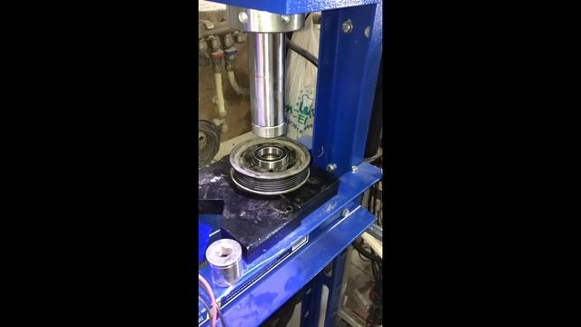 Замена подшипника кондиционера toyota corola смотреть онлайн