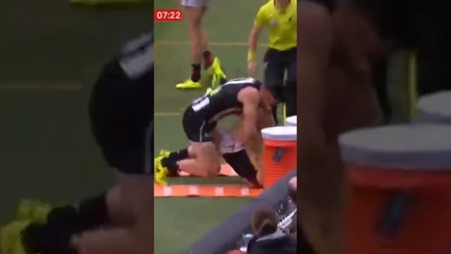 AFL player loses his TEMPER and SWINGS player around like a RAG DOLL смотреть онлайн