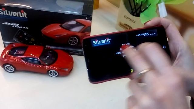 Видео-обзор Машинка Silverlit Ferrari.  Управление телефоном